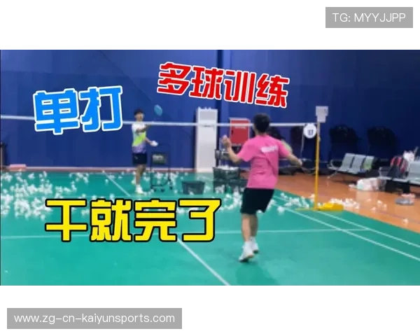 壁球选手反手抽击刁钻无比